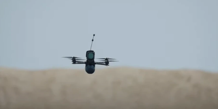 Dronë të dyshuar fluturojnë mbi bazë të inteligjencës ushtarake franceze për tre net rresht