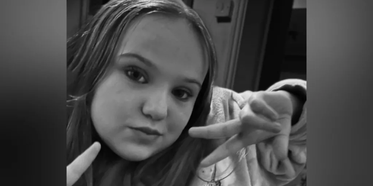 ‘Makthi më i keq’: Nëna e përlotur ka një lutje pas vdekjes së 13-vjeçares që kopjoi trendin e rrezikshëm në TikTok