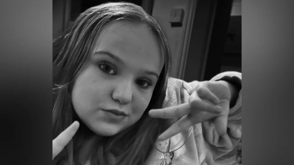 ‘Makthi më i keq’: Nëna e përlotur ka një lutje pas vdekjes së 13-vjeçares që kopjoi trendin e rrezikshëm në TikTok