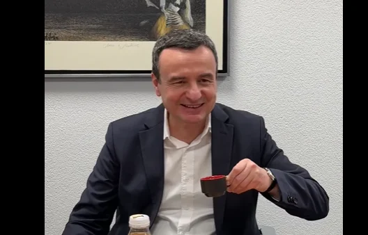Kurti lavdëron radion shqiptare të Zvicrës: Shumë më mirë me ardh te ju se me shku në hotel