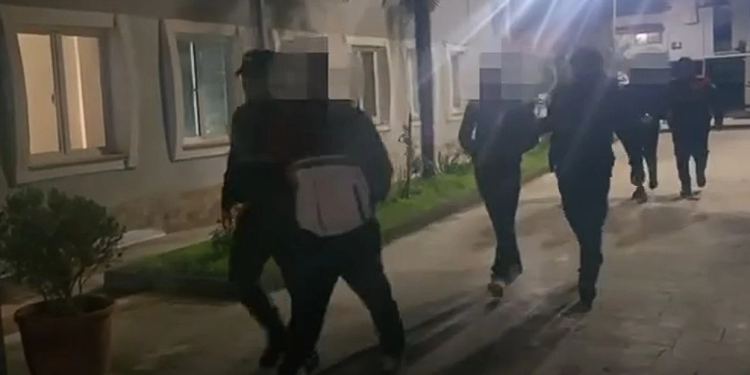 Akuzohen se morën peng shqiptarin nga Kosova në Vlorë, gjykata merr vendimin për tre të dyshuarit