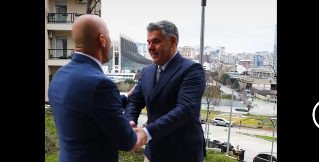 Pas prishjes me PDK-në, Ardian Kastrati aderon në AAK – pritet nga Ramush Haradinaj