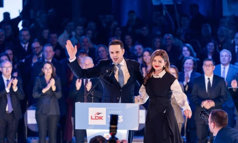 Premtimi i Abdixhikut: Paga e mësuesit 1000€, e infermierit 975€, e policit dhe ushtarit 900€