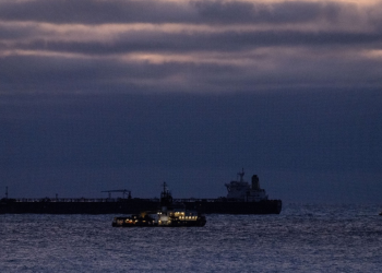 Marina suedeze thotë se rusët kanë filluar të armatosin cisternat që kontrabandojnë naftë nga Rusia