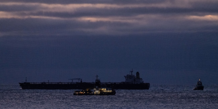 Marina suedeze thotë se rusët kanë filluar të armatosin cisternat që kontrabandojnë naftë nga Rusia