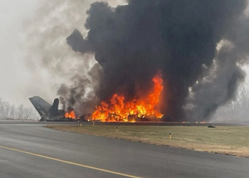 Rrëzohet një avion në SHBA, numri i viktimave ende i paqartë