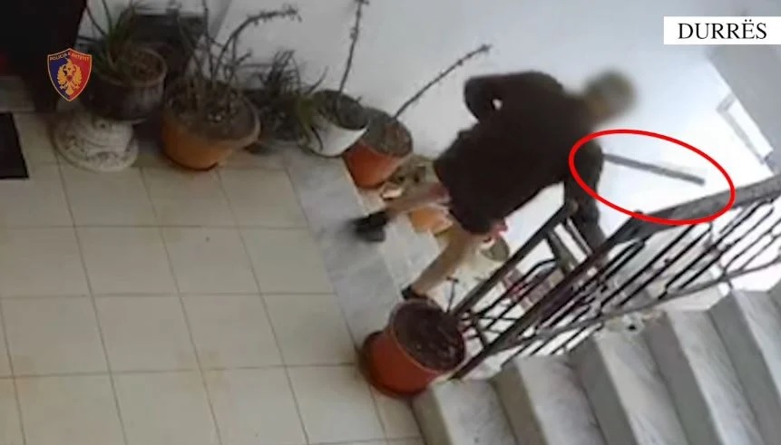 E rëndë në Durrës: 76-vjeçari tenton të vrasë gruan duke e goditur me sende të forta në kokë, arrestohet