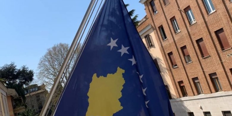Ambasada e Kosovës në Paris do t’i ndërpres shërbimet konsullore për mbi 2 javë