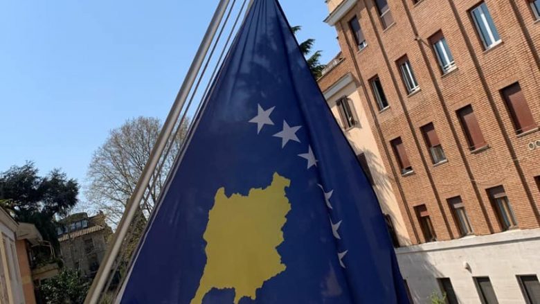Ambasada e Kosovës në Paris do t’i ndërpres shërbimet konsullore për mbi 2 javë
