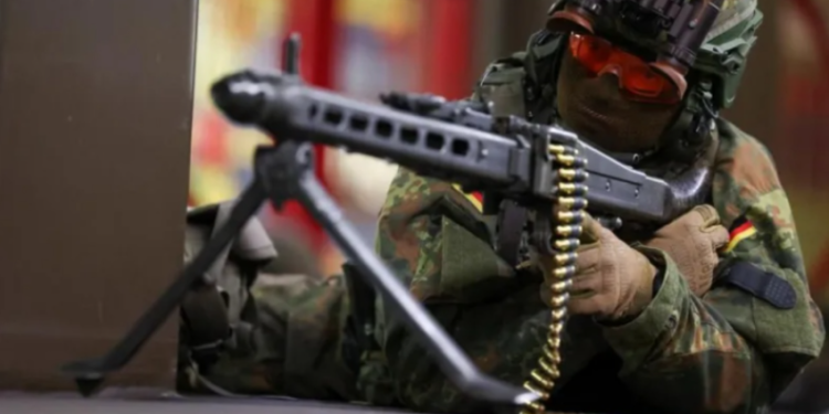 Gjermani: Ushtrisë i vidhen 20 mijë fishekë nga një kamion