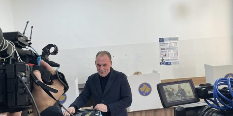 Limaj pas votimit: Dita e vendimmarrjes, qytetarët vendosin kujt do t’ia lënë në dorë shtetin