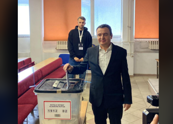 Albin Kurti ushtron të drejtën e votës