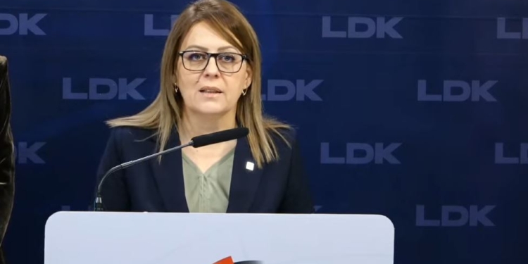 Hykmete Bajrami: Është koha për të dhënë përgjegjësi dhe për të marrë përgjegjësi