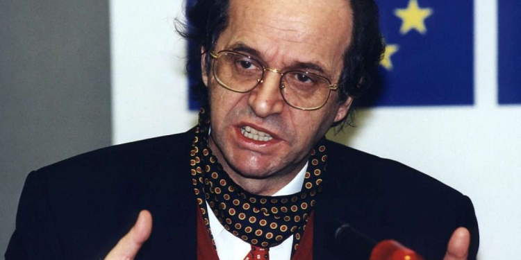 Spiropali shkruan për Rugovën: Nuk udhëhiqej nga turmat, i udhëhiqte ato nga errësira drejt dritës