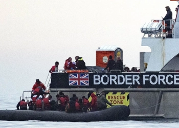 Britania ashpërson politikat, shqiptarëve me azil të refuzuar u ofrohen deri në 10,000 paund për t’u larguar