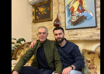 Isni Kilaj arrin në shtëpi pasi u lirua me kusht nga Gjykata Speciale, djali i tij e publikon fotografinë