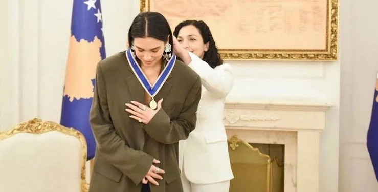Dua Lipa investon një milion dollarë për të rinjtë në Kosovë