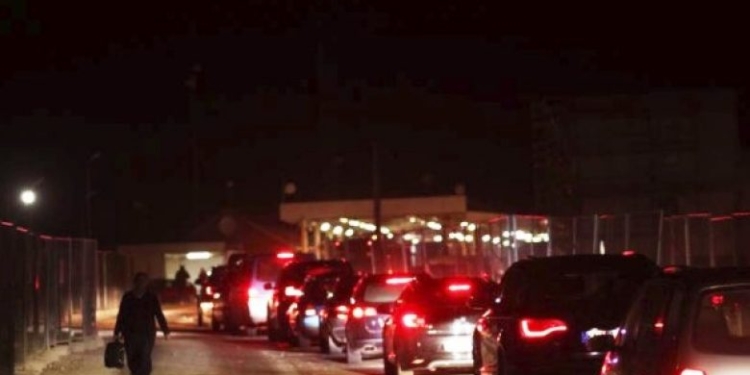 Gjendja në pikat kufitare, kolona deri në 300 metra te Dheu i Bardhë për hyrje në Kosovë