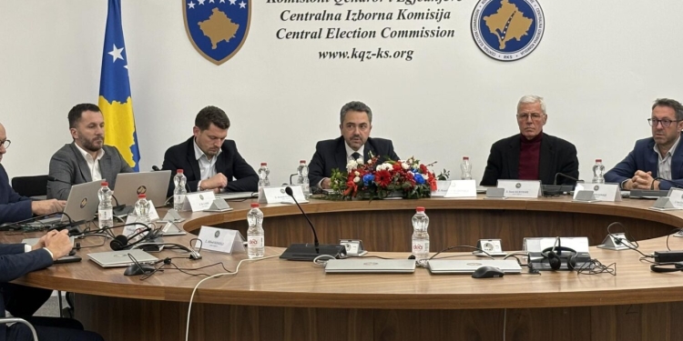 Mungesa e rrymës në disa qendra të votimit, Radoniqi: Nuk do të ndërpritet procesi i votimit, por nuk do të votohet në terr