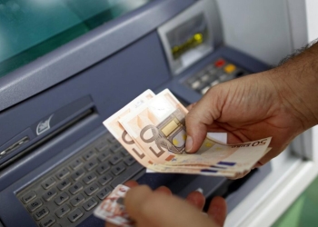 Ekonomisti Mustafa për rritjen e pagës minimale: Vendim i pamatur dhe popullist