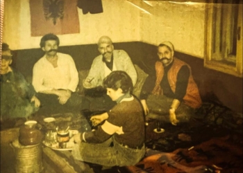 “Të paçim gjatë, mixhë i dashur”, Bekimi ndan një foto nga ditëlindjet që festonin Rifati dhe kryeheroi Adem Jashari
