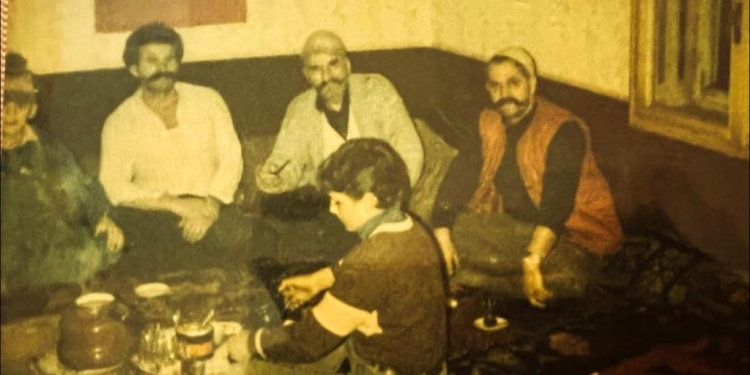 “Të paçim gjatë, mixhë i dashur”, Bekimi ndan një foto nga ditëlindjet që festonin Rifati dhe kryeheroi Adem Jashari
