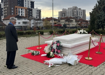 Ambasadori gjerman nderon Rugovën: Avokat i zgjidhjes së konflikteve pa dhunë