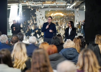 Zotimet për arsim, Abdixhiku: Një mijë euro pagë për mësimdhënësit – 80 çerdhe të reja