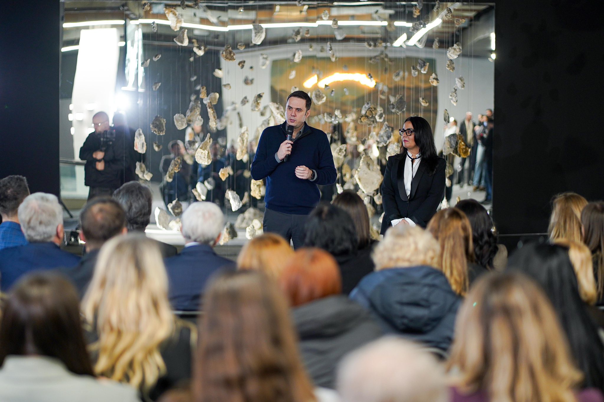 Zotimet për arsim, Abdixhiku: Një mijë euro pagë për mësimdhënësit – 80 çerdhe të reja