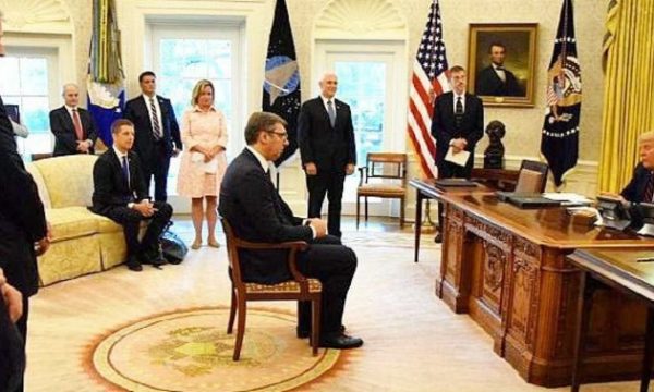 Vijesti: Vuçiq u përpoq ta përfshinte presidentin amerikan në një skandal të madh korruptiv, projekti përfundon në dështim