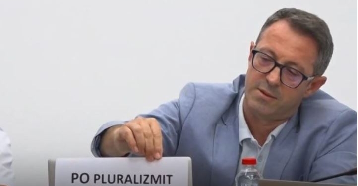 E çuditshme: Krasniqi i VV-së i bën thirrje Qeverisë që mos ta ndajë buxhetin për t’ia dërguar fletëvotimet me postë diasporës