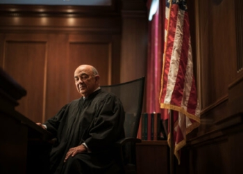 Kush është gjyqtari 92-vjeçar që është caktuar për çështjen e Maduros