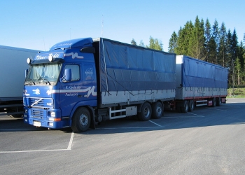 Ndërpritet qarkullimi i kamionëve në pikat kufitare me Serbinë dhe Maqedoninë e Veriut