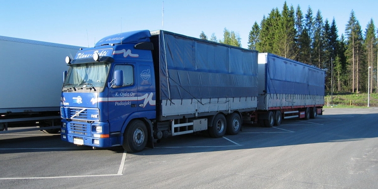 Ndërpritet qarkullimi i kamionëve në pikat kufitare me Serbinë dhe Maqedoninë e Veriut