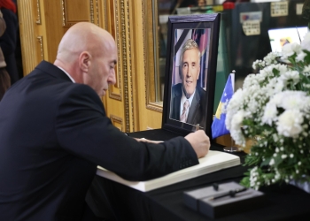 Haradinaj në homazhe për Dacin: Kujtimi i tij do të mbetet i përhershëm