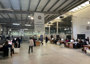 Numërimi i pjesës së dytë të votave me postë vazhdon, këto janë rezultatet e fundit të KQZ-së