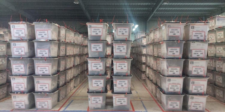 KQZ: Ende s’janë sjellë në Kosovë 3 mijë 185 pako me fletëvotime nga votimi me postë