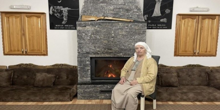 Vdes Shukrije Kastrati Mëziu nëna e dëshmorit Rifat Mëziu