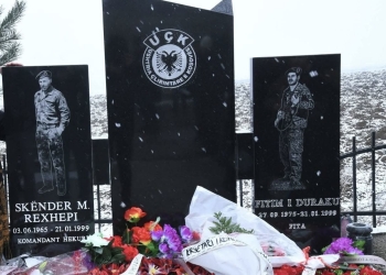 Ranë për liri, jetojnë në përjetësi: 27 vjet nga rënia heroike e Skënder Rexhepit dhe Fitim Durakut