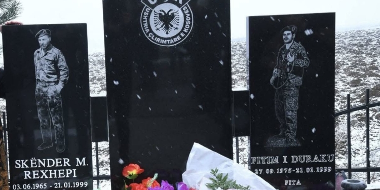 Ranë për liri, jetojnë në përjetësi: 27 vjet nga rënia heroike e Skënder Rexhepit dhe Fitim Durakut