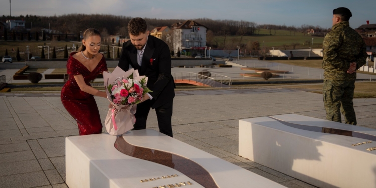 Bekim Jashari emocionon me urimin për fejesën e Hamzës së ri: Edhe në mes të betejës tre-ditore, kënga s’pushoi kurrë