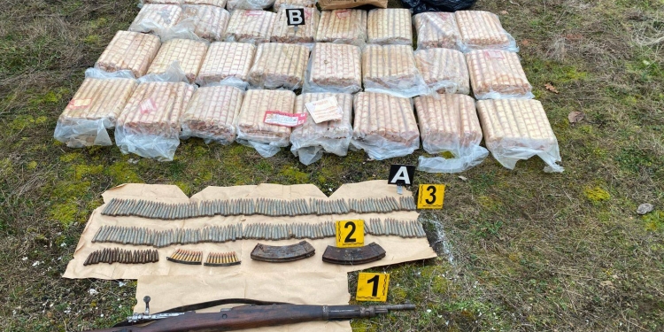 Zubin Potok: Sekuestrohen 1 pushkë, 244 fishekë dhe eksploziv në shtëpi të braktisur