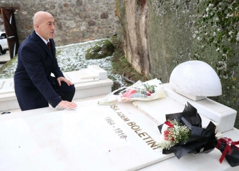 Haradinaj përkujton Isa Boletinin: Pa nismëtarë si ai, Kosova nuk do të guxonte të ëndërronte lirinë