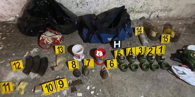 Policia gjen municion dhe granata dore në një shtëpi të braktisur në Zveçan