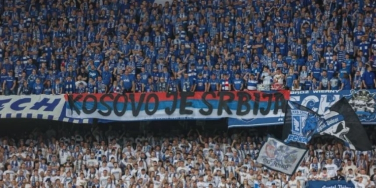 Skuadra polake gjobitet nga UEFA për banerin “Kosova është Serbi”