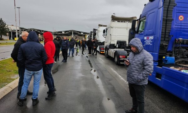 DHTIK shpreh shqetësim për protestat e transportuesve në rajon, kërkon ndërhyrje urgjente nga BE-ja