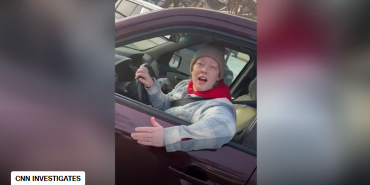 Vrasja që tronditi SHBA-të, publikohen pamjet kur agjenti i Imigracionit qëllon 37-vjeçaren brenda në makinë (Video)