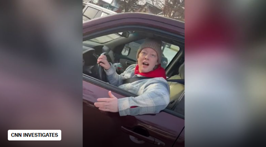 Vrasja që tronditi SHBA-të, publikohen pamjet kur agjenti i Imigracionit qëllon 37-vjeçaren brenda në makinë (Video)