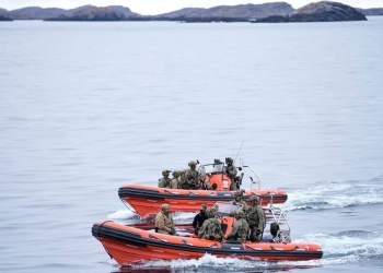 “Do i tregojmë SHBA-së se NATO është këtu”, ushtarët e parë europianë mbërrijnë në Groenlandë