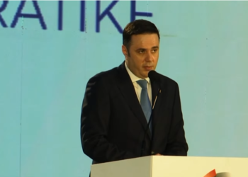 Abdixhiku në Kuvend: Partia nuk ecën përpara me njërin sy te karrika e kryetarit e tjetrin te rezultati